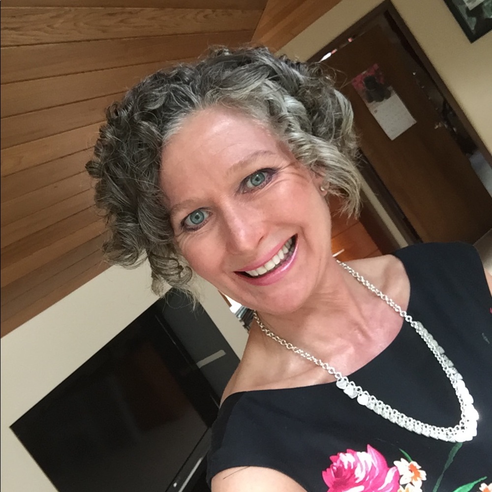 Meet your Posher, Elizabeth